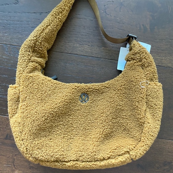 Mini fleece shoulder bag lululemon - NEVER USED TAG STILL ON - Picture 2 of 3